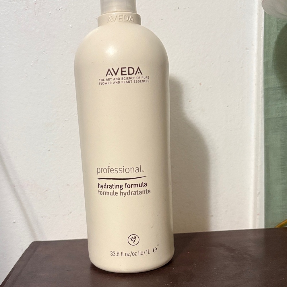 AVEDA Professional Hydrating Formula - White